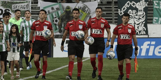 Suspenden la liga de Uruguay por agresión a un árbitro