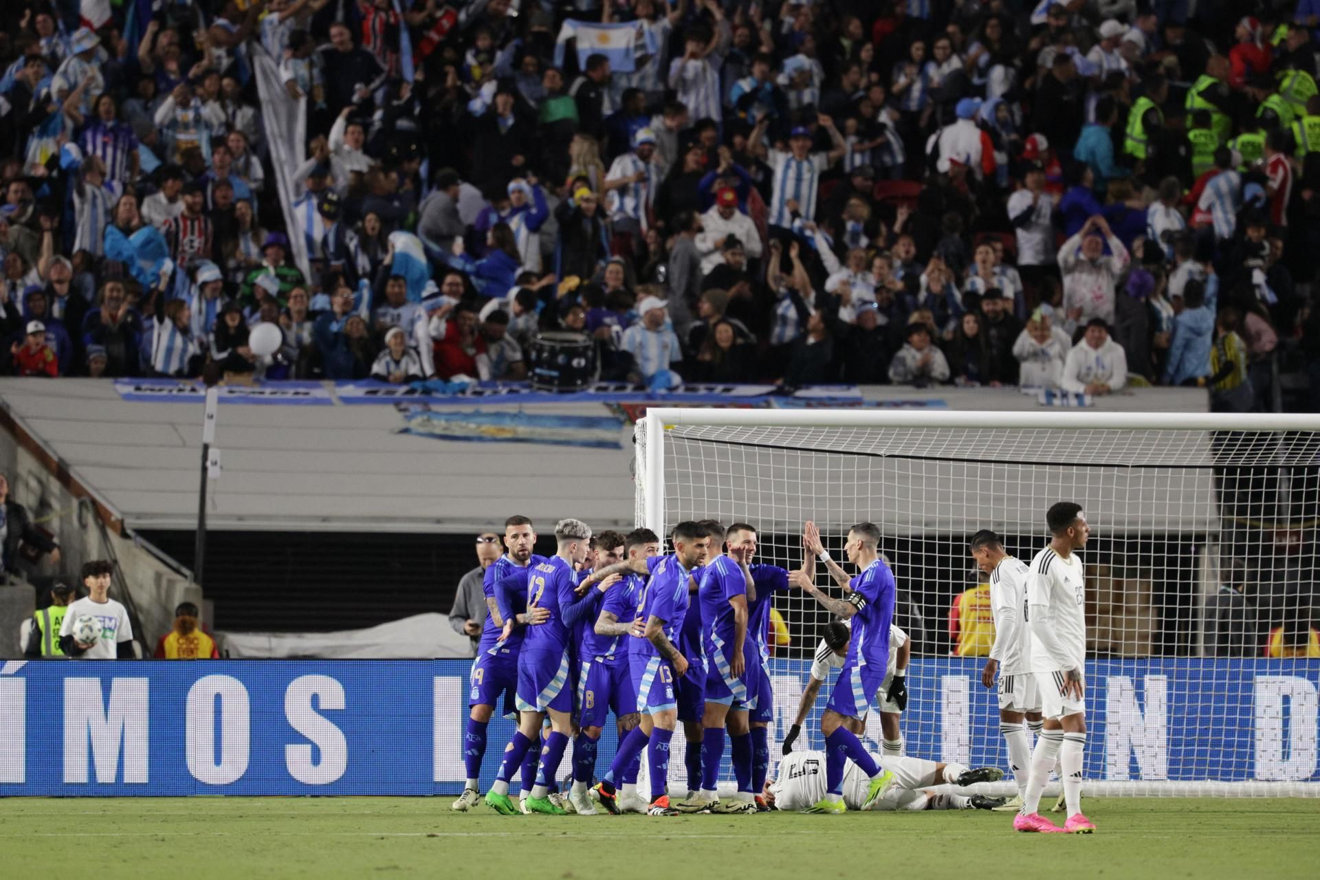 Argentina remonta para llevarse la victoria ante Costa Rica