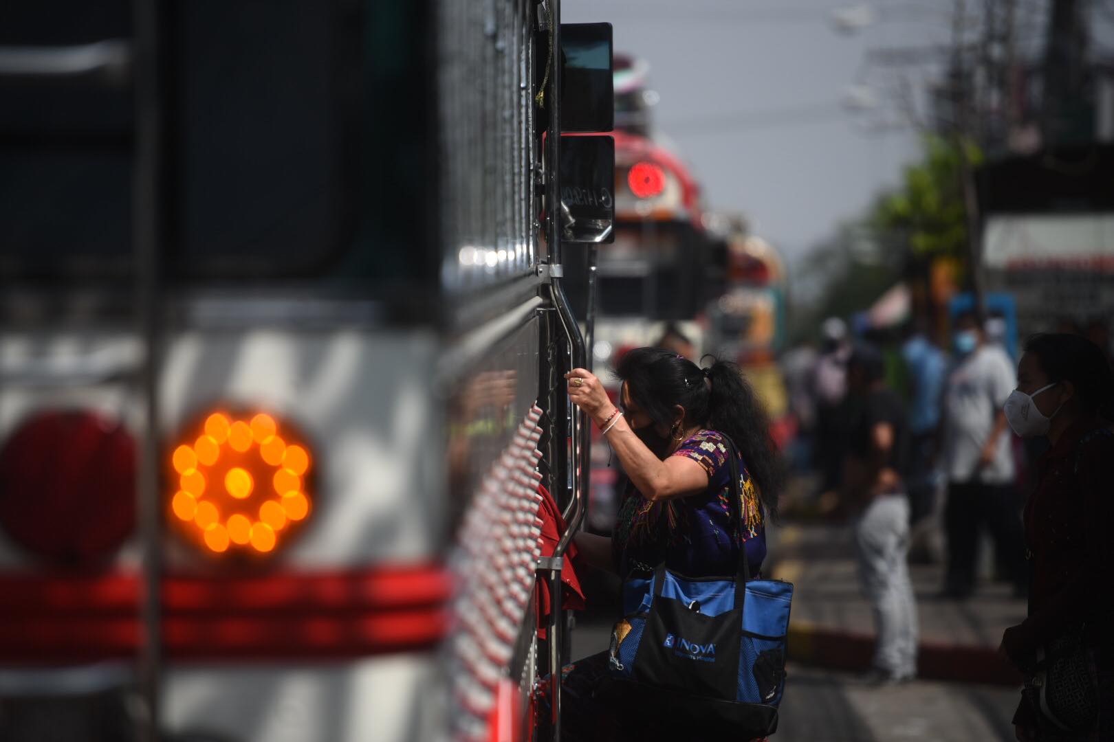 Denuncian aumentos injustificados a tarifas en buses extraurbanos