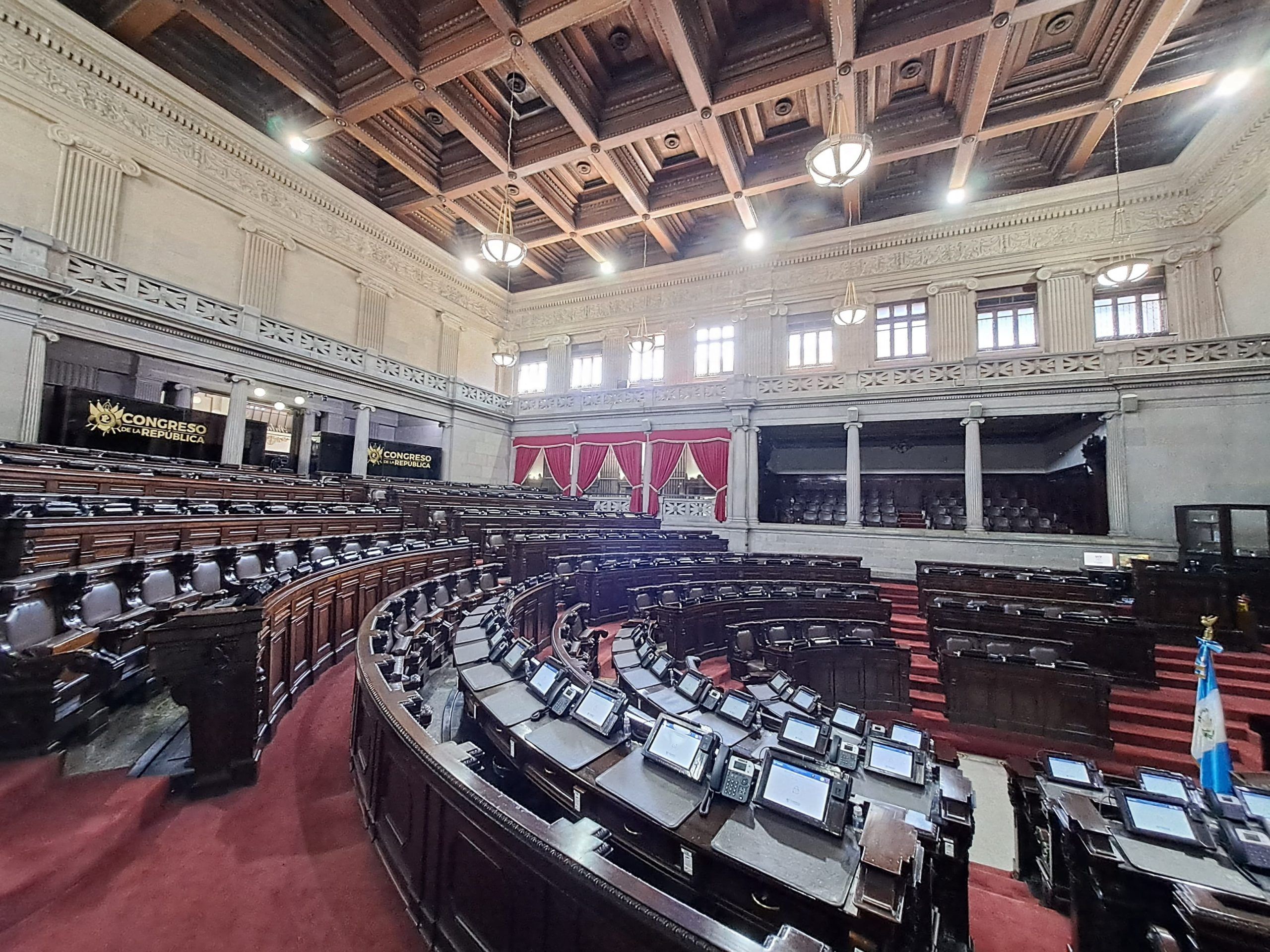 VIDEO. Diputado revela contenido de “búnker” en el Congreso