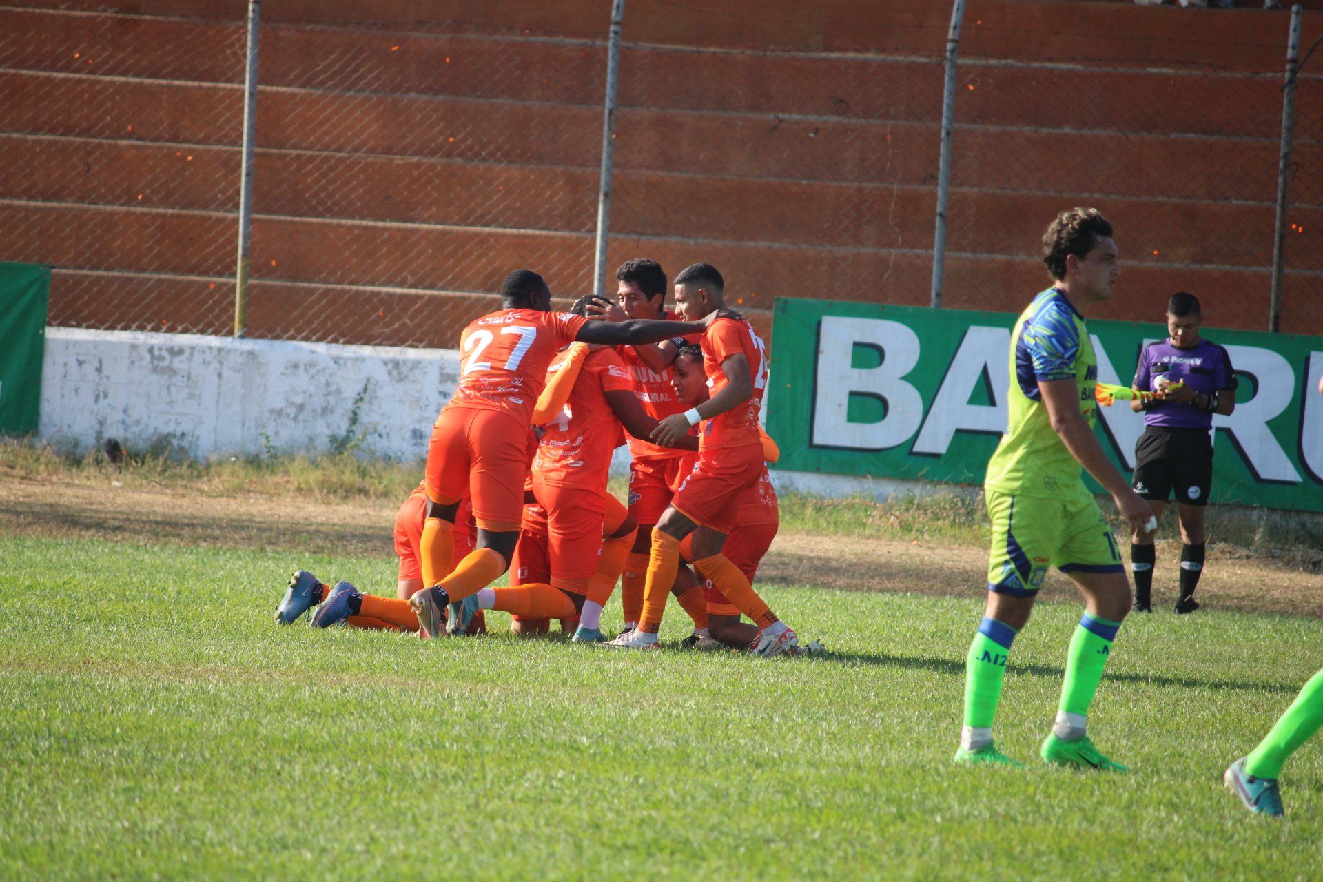 Deportivo Achuapa vence a Mixco, y celebra Antigua G. F. C.