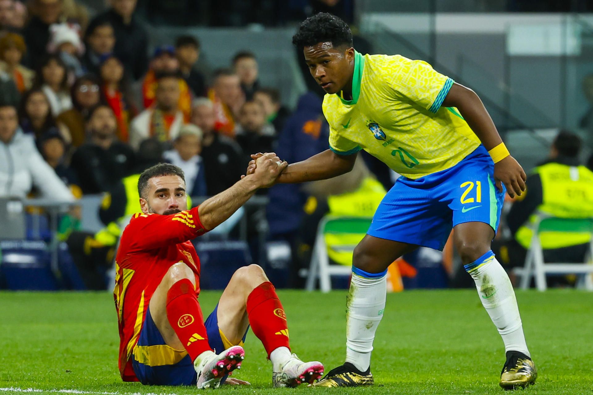 España y Brasil protagonizan un partidazo en el Santiago Bernabéu