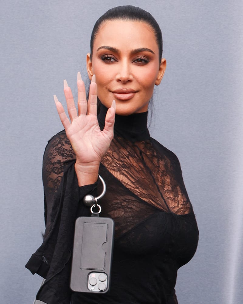 Kim Kardashian en el desfile de Balenciaga en Paris Fashion Week