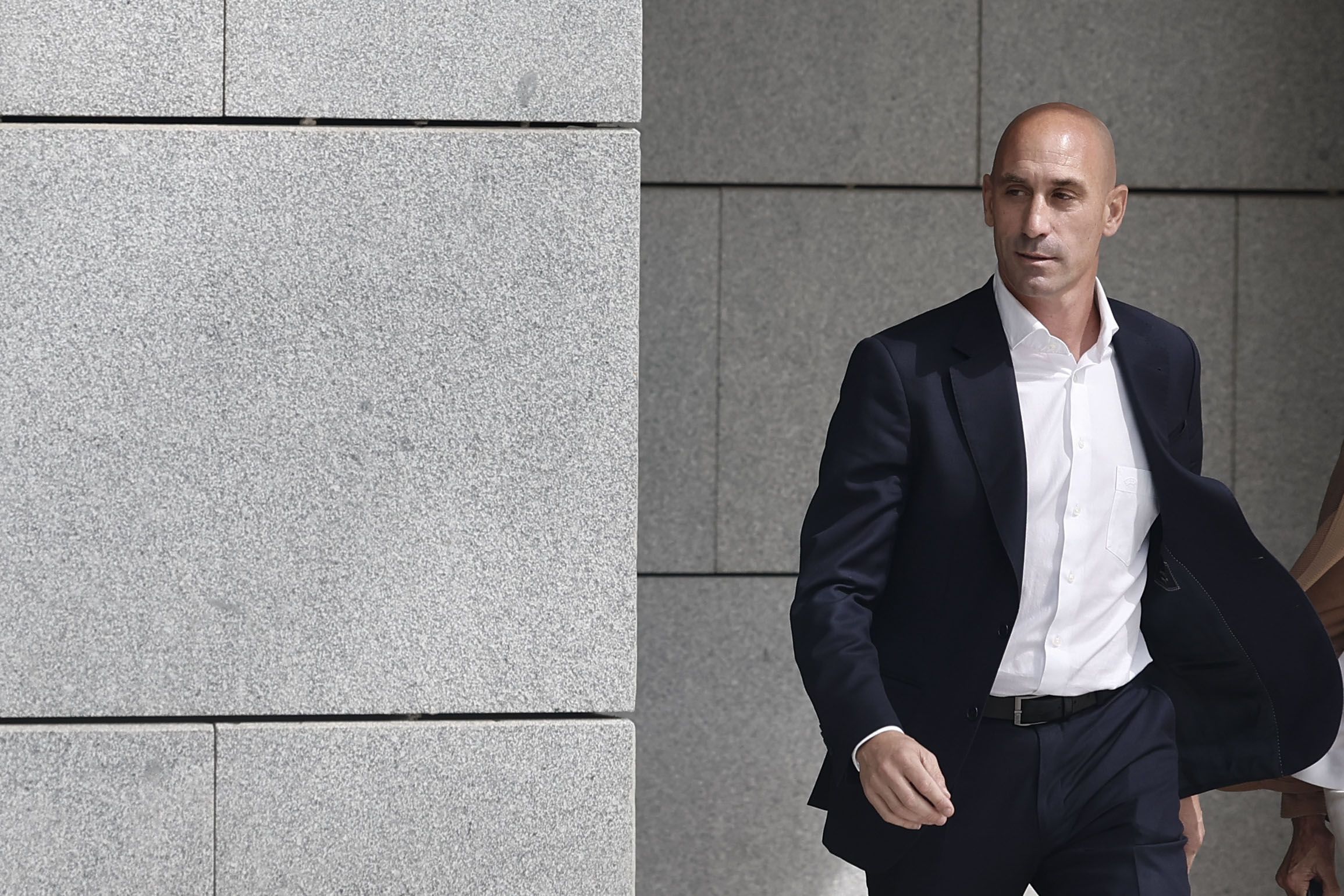 Luis Rubiales se pone a disposición de la jueza