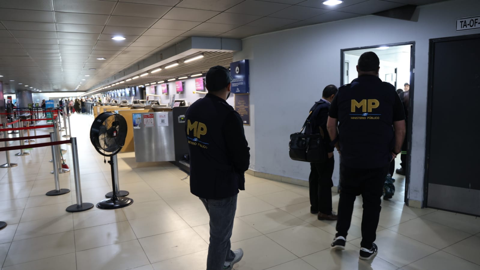 MP investiga irregularidades en contratos relacionados con aeropuerto y autopista