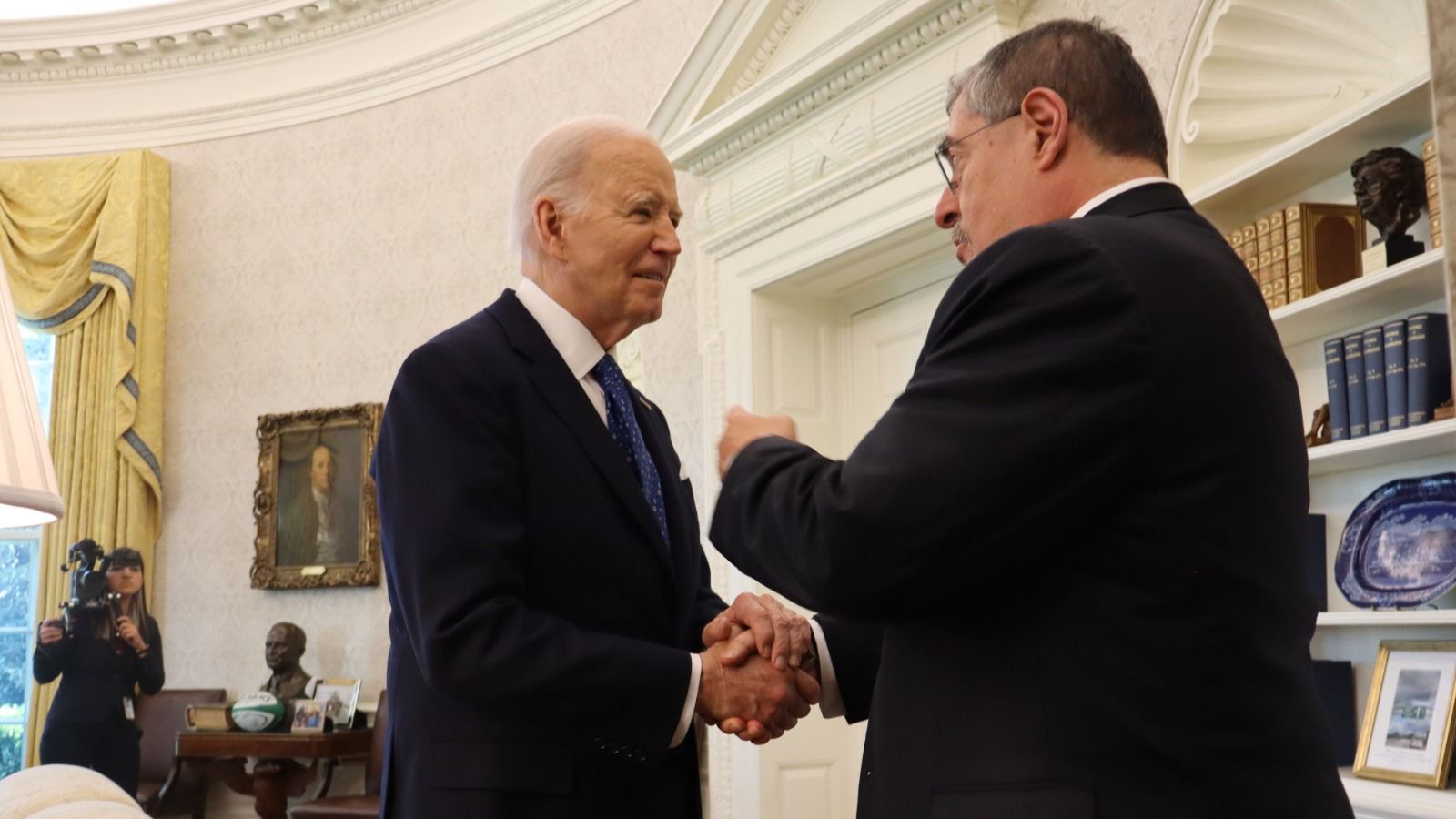 Biden y Arévalo conversan en la Casa Blanca sobre migración y corrupción