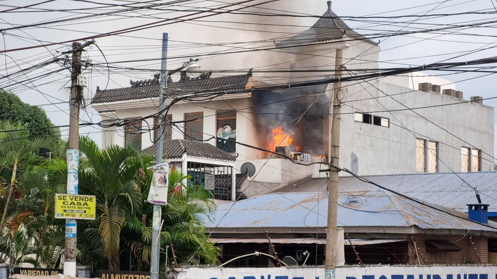 Surgen videos de incendio en conocido restaurante de Retalhuleu