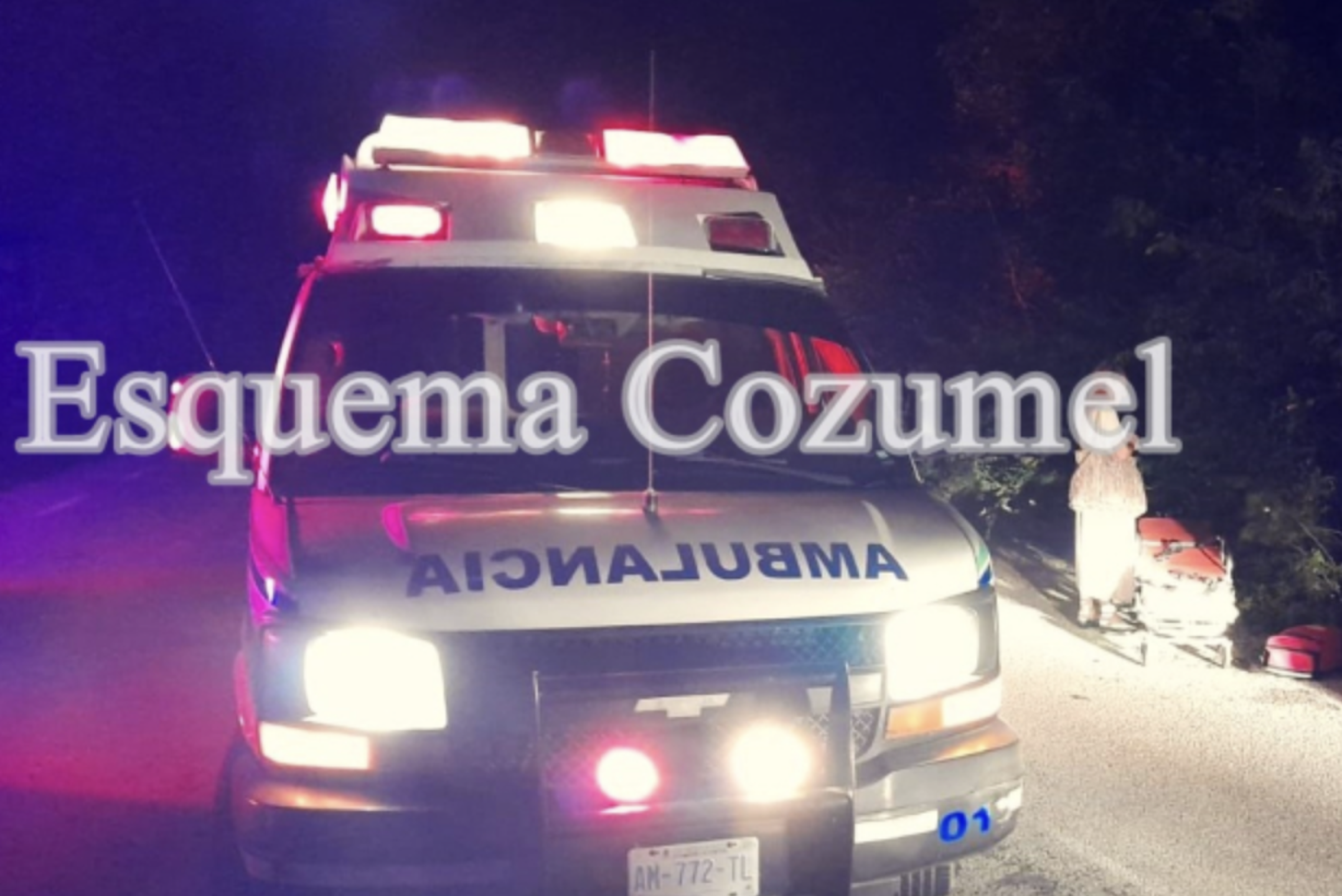 Ambulancia atendiendo a Nicandro Díaz