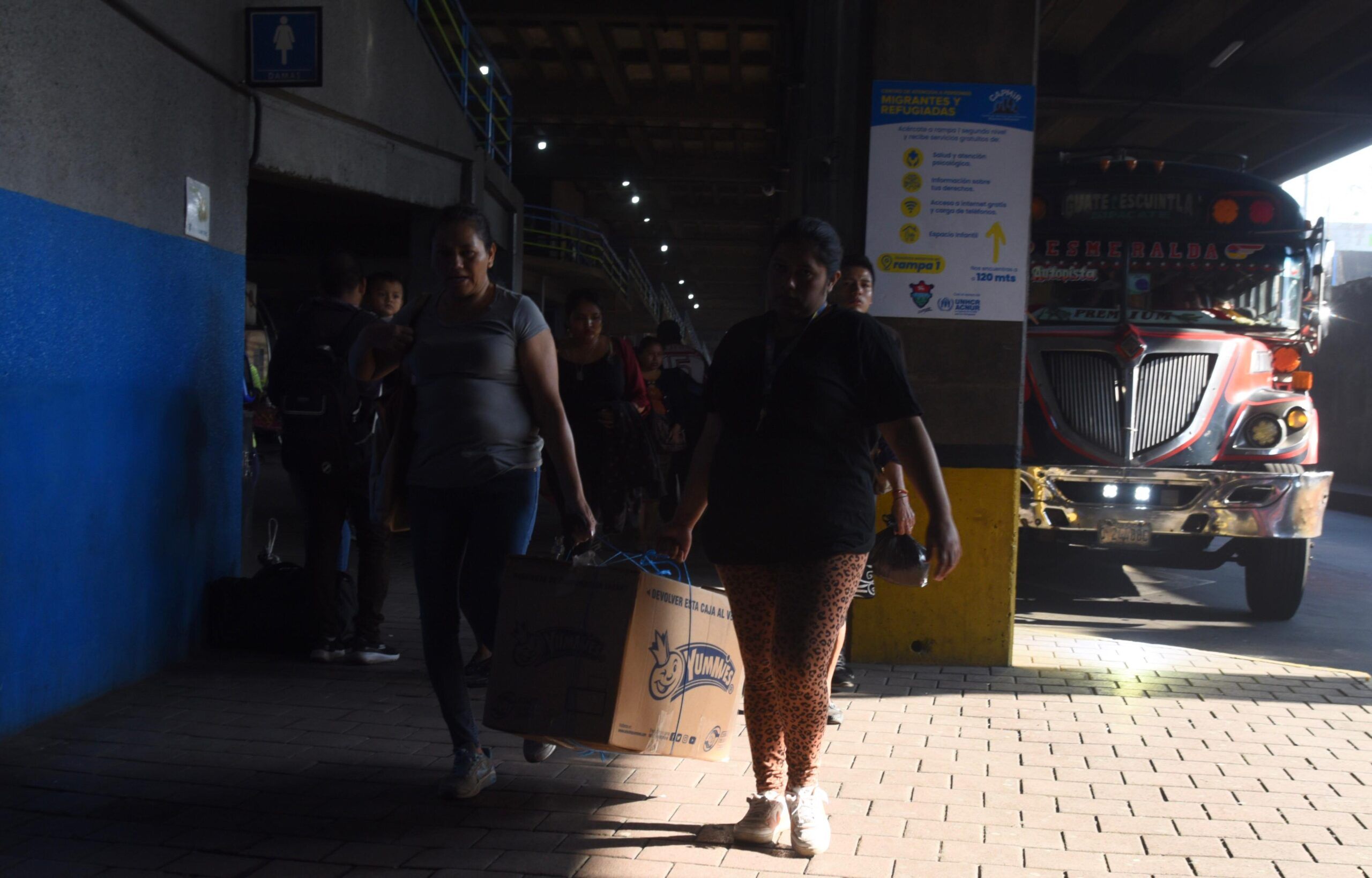 Guatemaltecos viajan en el inicio del descanso por Semana Santa