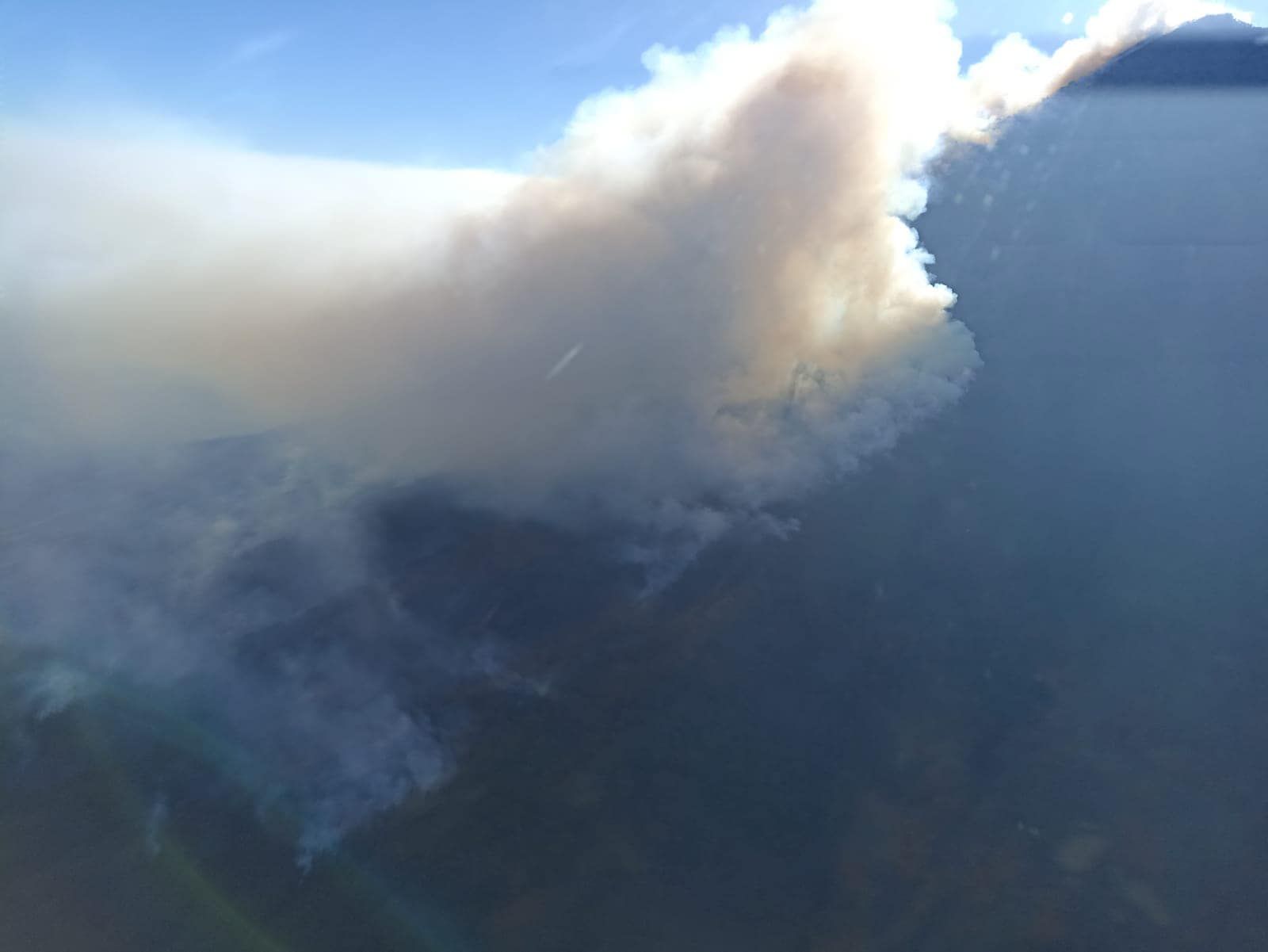 Se cumple un mes desde que inició el incendio en el volcán de Agua