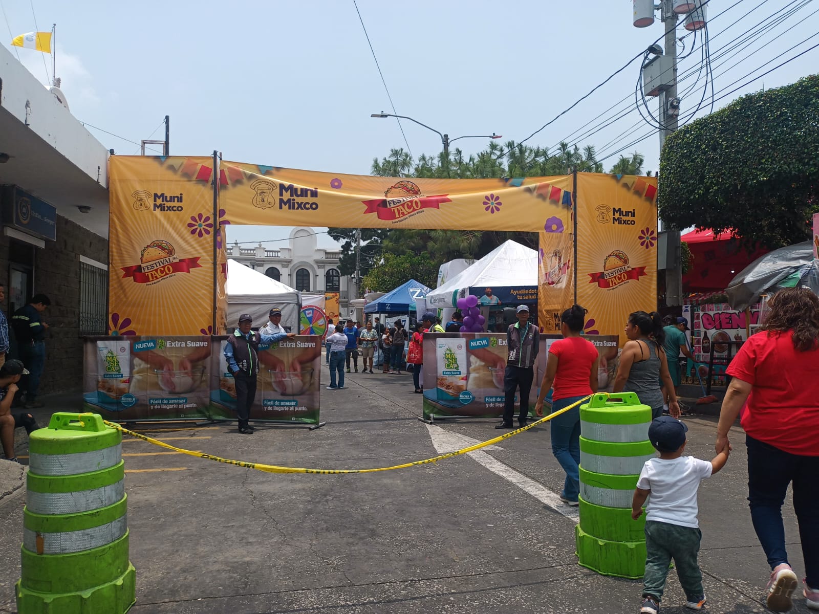 Fotos. Disfrutan el Festival del Taco en el parque central de Mixco