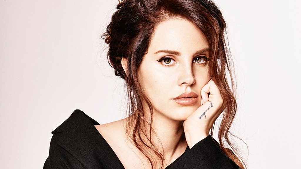 Lana Del Rey sufre laringitis antes de Coachella y mánager la abandona