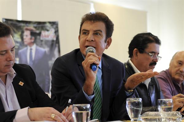 Renuncia ante el Parlamento Salvador Nasralla, uno de los vicepresidentes de Honduras