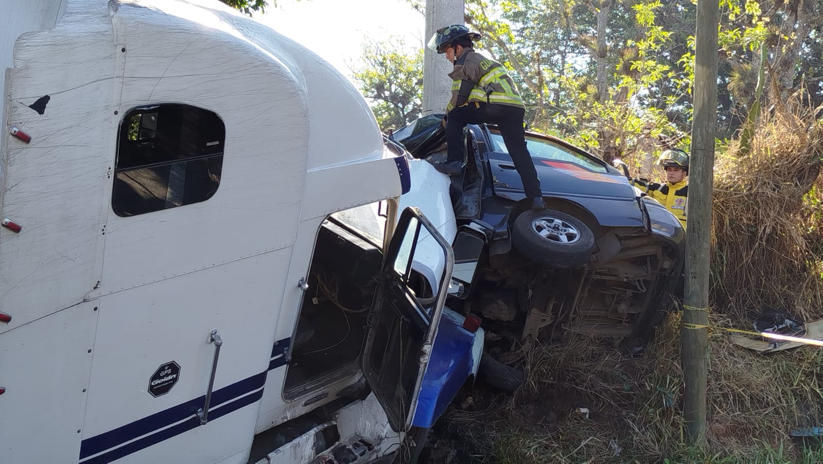 Tres mujeres fallecen por accidente en ruta a El Salvador