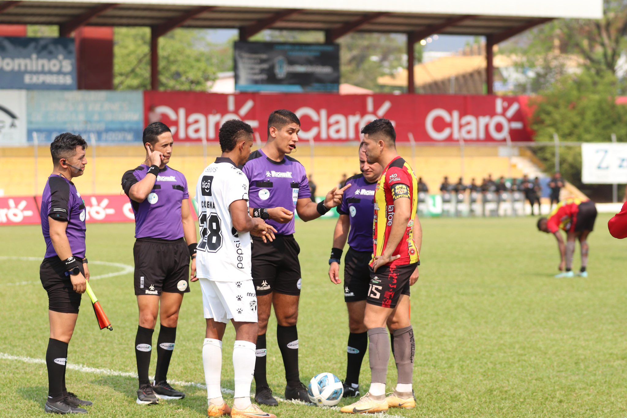 Tenso empate entre Zacapa y Comunicaciones en el estadio David Ordóñez Bardales