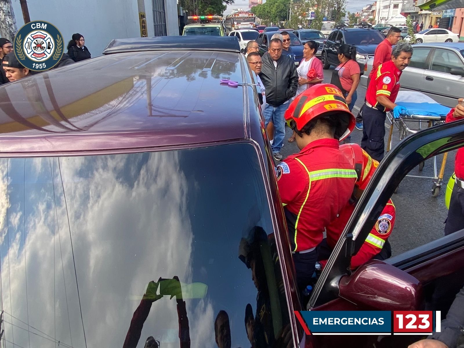 Disparan contra piloto de taxi en zona 12