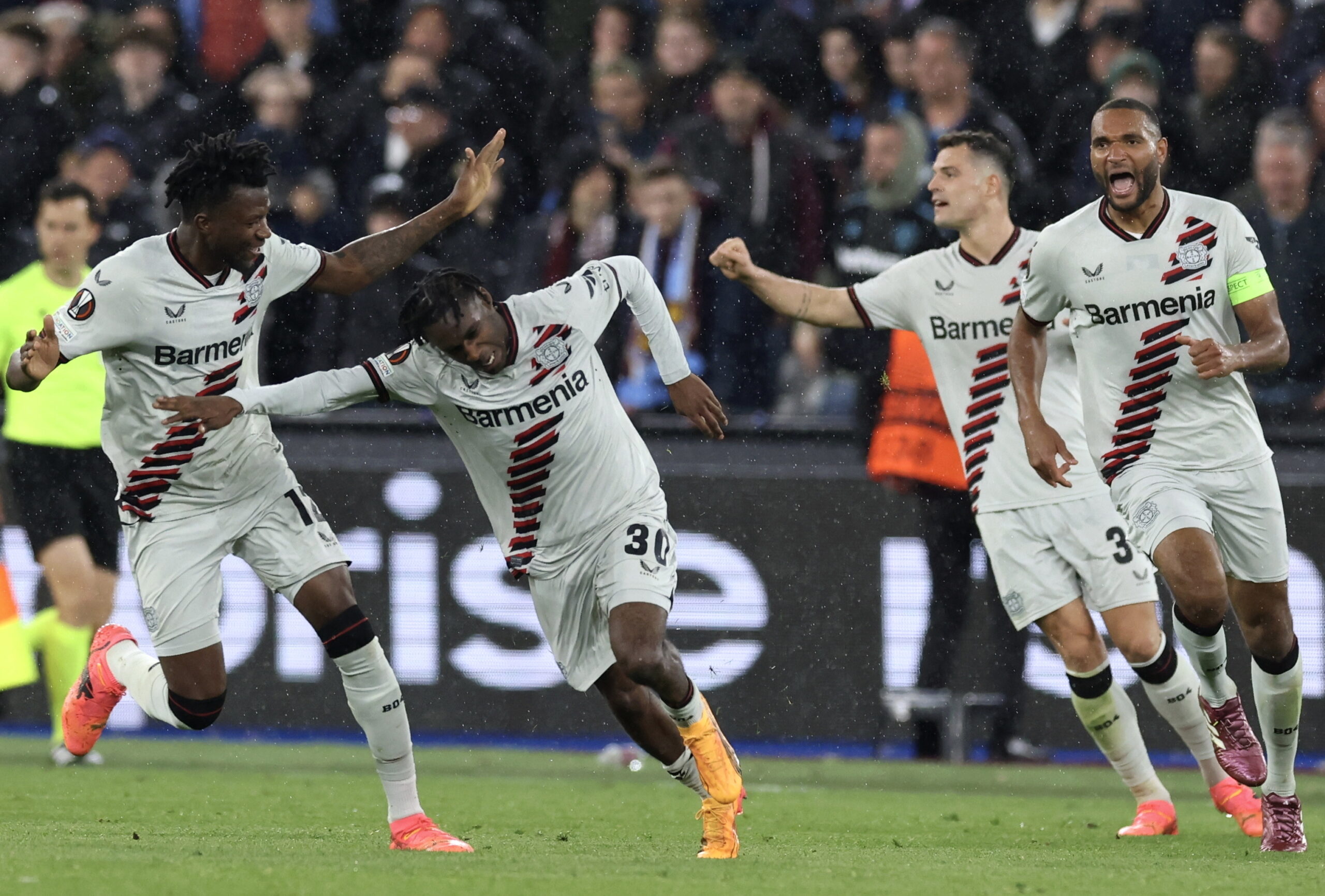 Leverkusen salva invicto y es semifinalista de Europa League