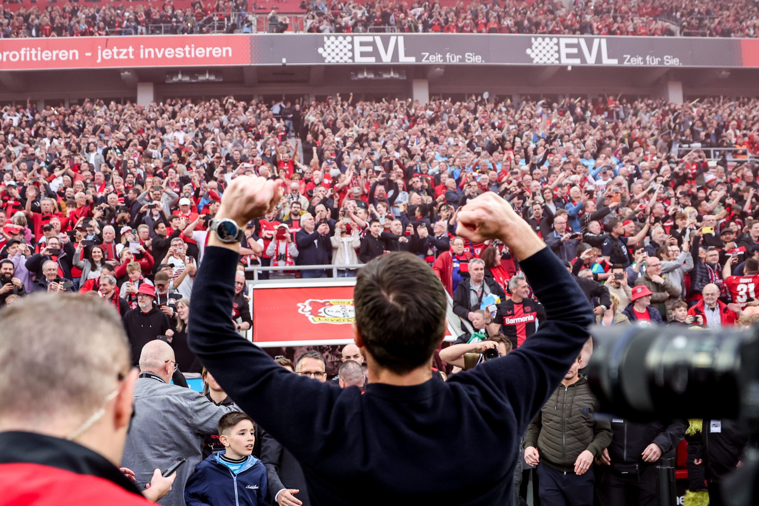 Aficionados del Bayer Leverkusen y su locura celebración del título