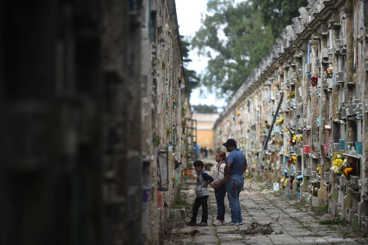 VIDEO. Familia guatemalteca experimenta suceso paranormal en cementerio