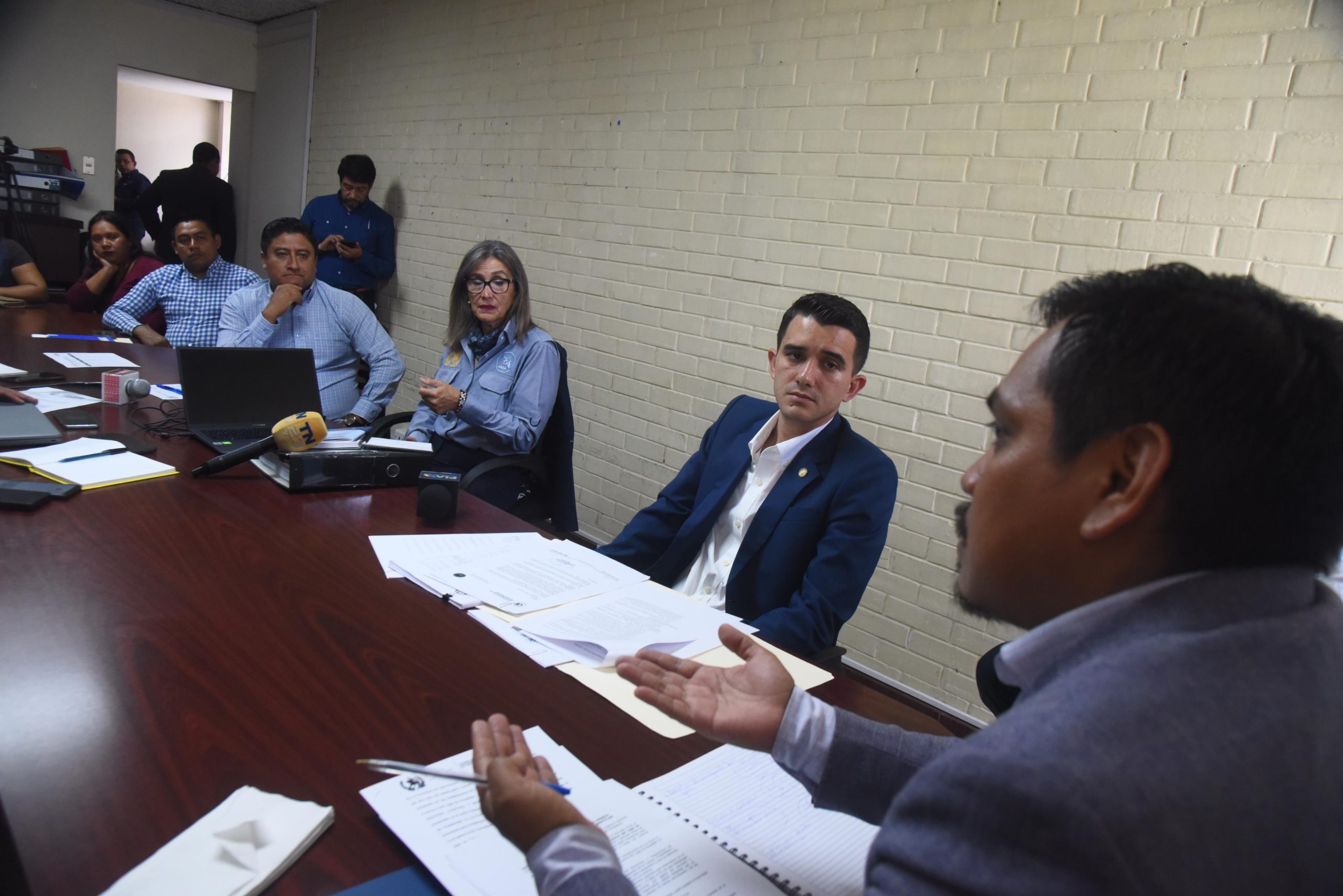 Diputado y autoridades abordan acciones implementadas por incendio en vertedero