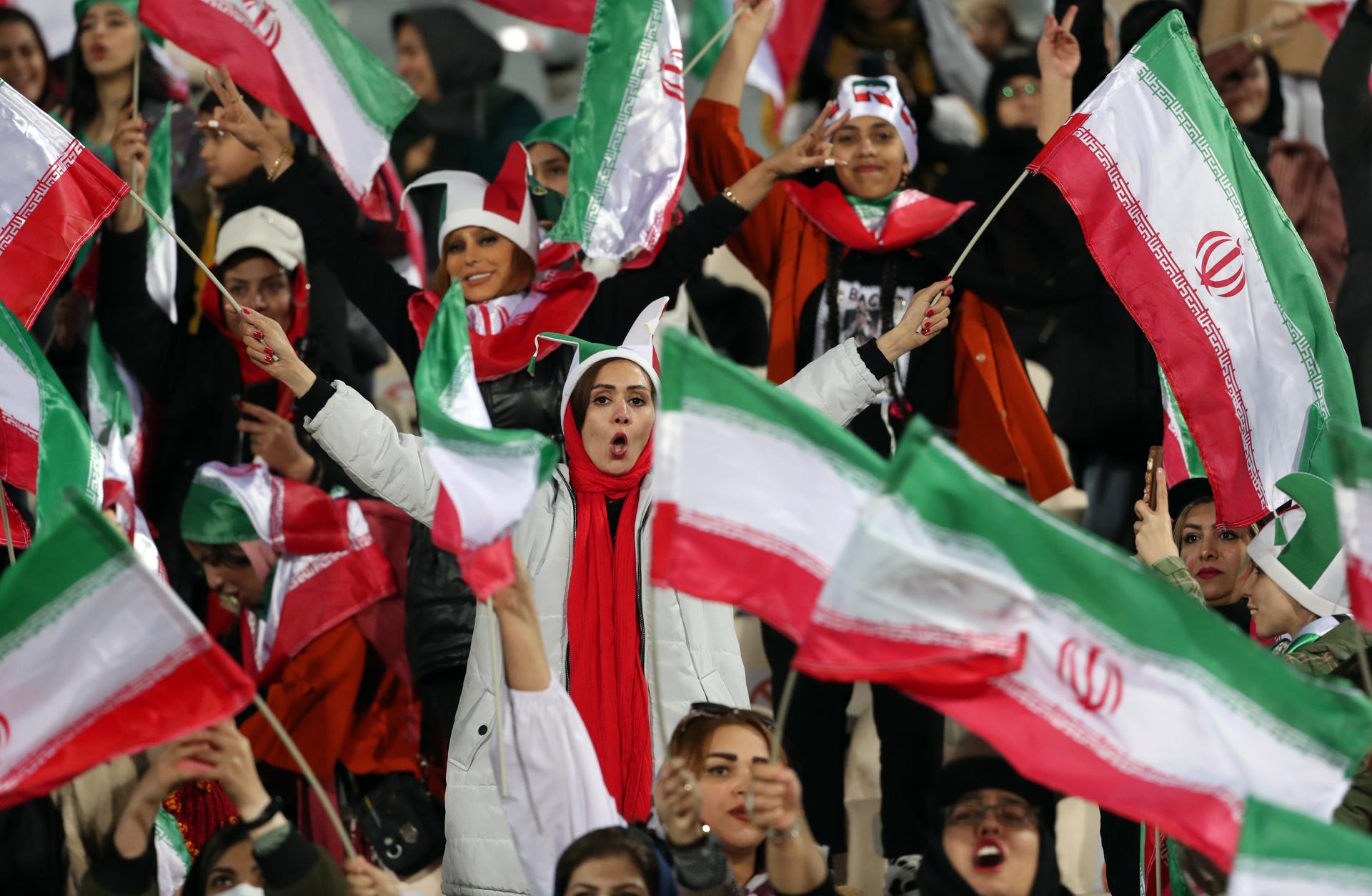 Irán prohíbe de nuevo la entrada de mujeres al estadio de fútbol en Tabriz