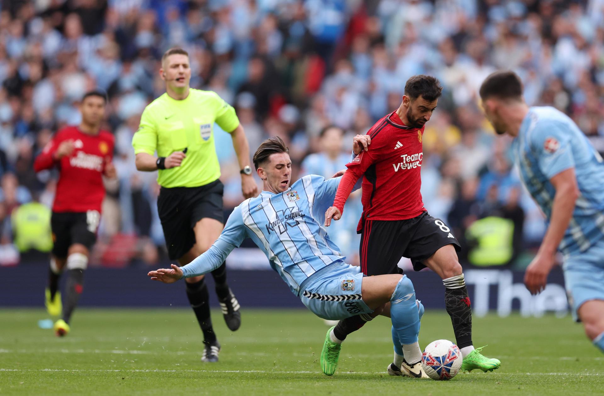 Manchester United sufre para clasificar a la final de la FA Cup