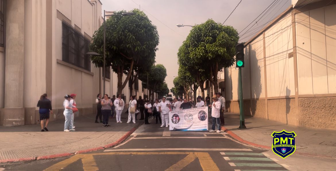 Paso cerrado frente a Casa Presidencial por manifestación