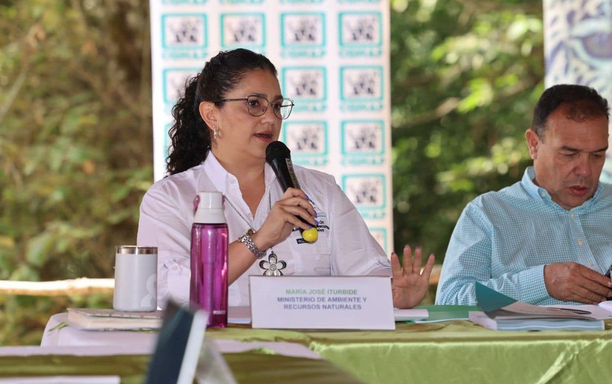 Destituyen a la titular del MARN María José Iturbide