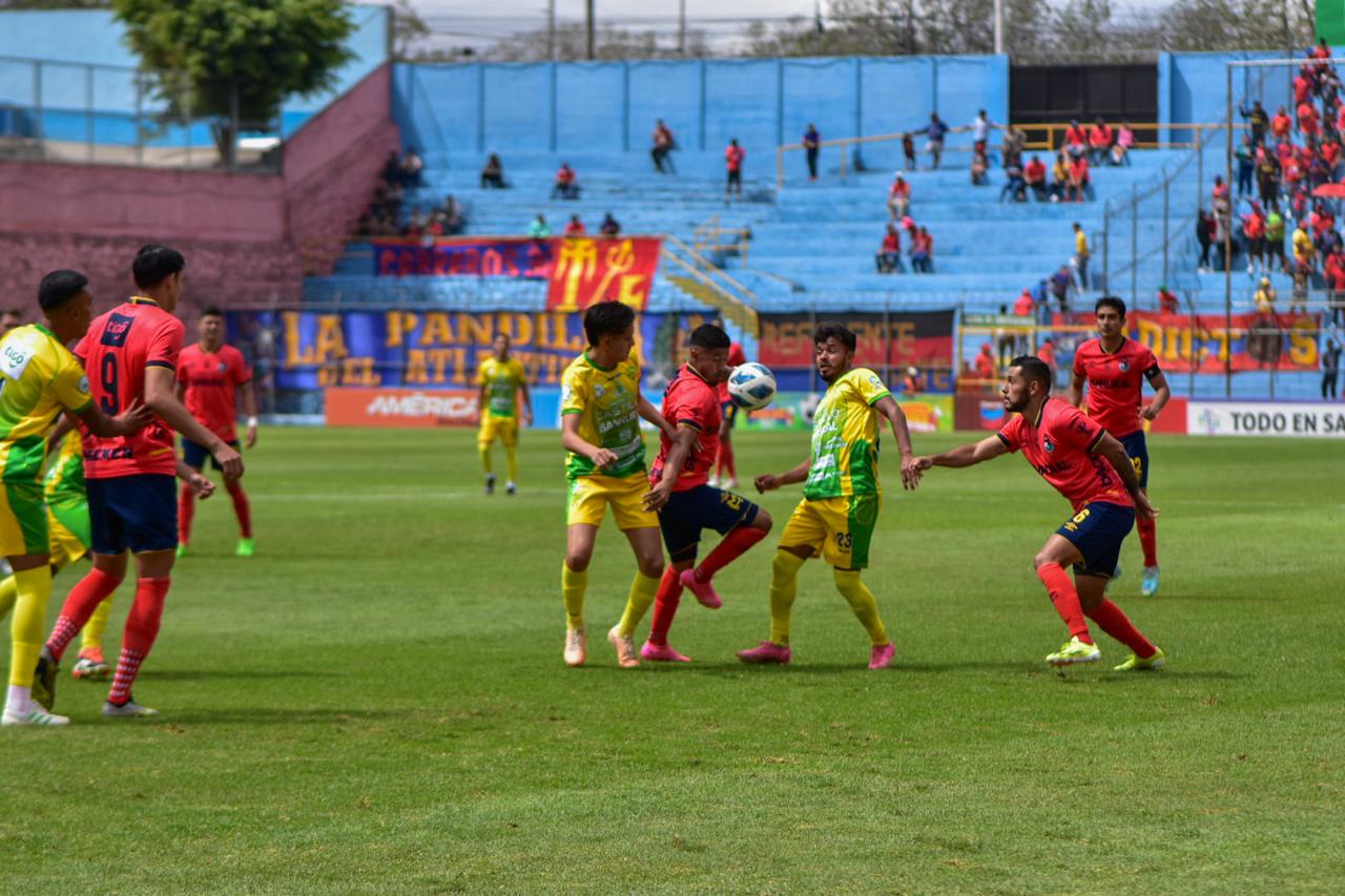 Municipal derrota sobre la hora a Xinabajul-Huehue