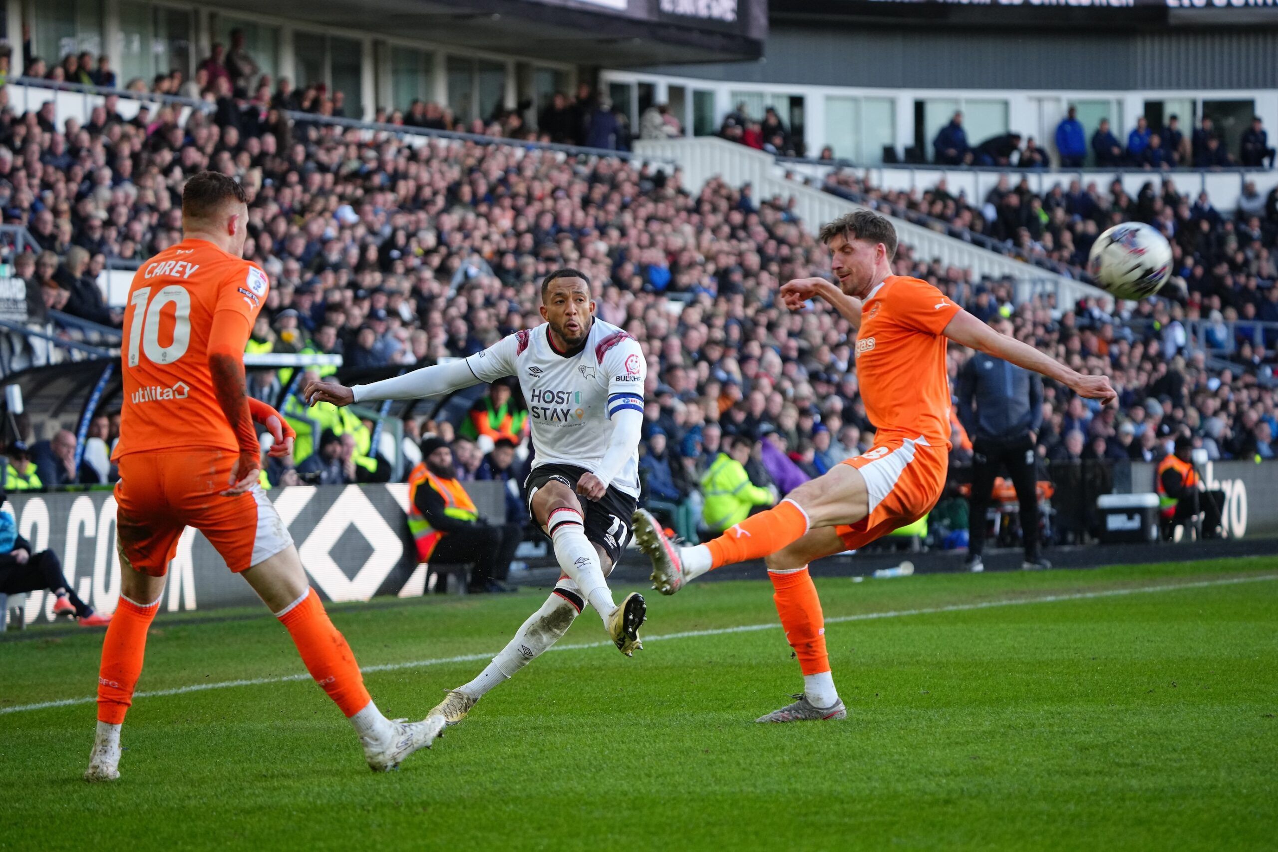 Méndez-Laing y el Derby County sueñan con el ascenso