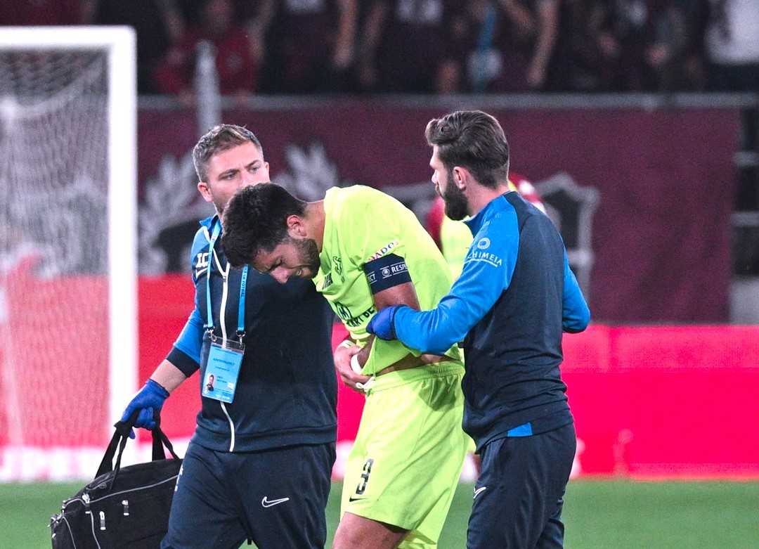 Nicolás Samayoa salió lesionado en el último partido con el Politehnica Iasi