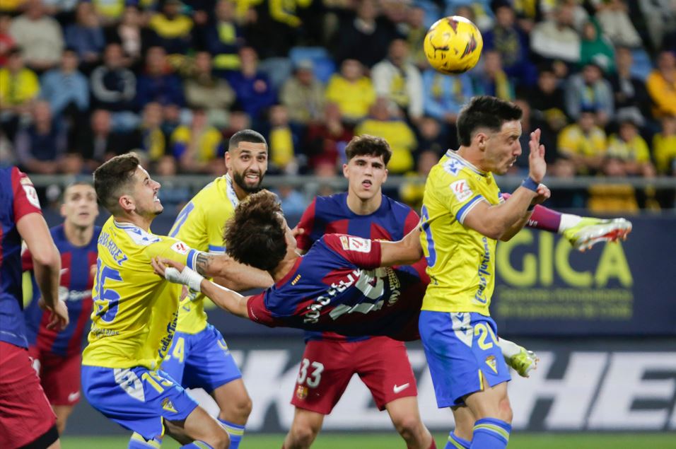 Barcelona gana al Cádiz con una genialidad de João Félix