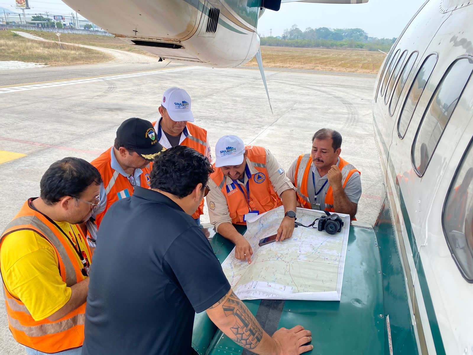 Combaten vía aérea el fuego del Parque Nacional Laguna del Tigre