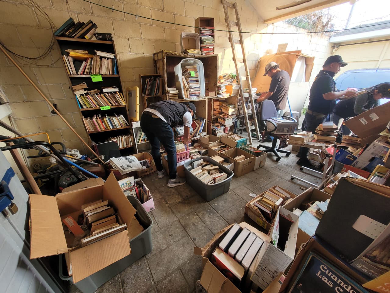 El detenido vendía libros con el sello de la Biblioteca Nacional