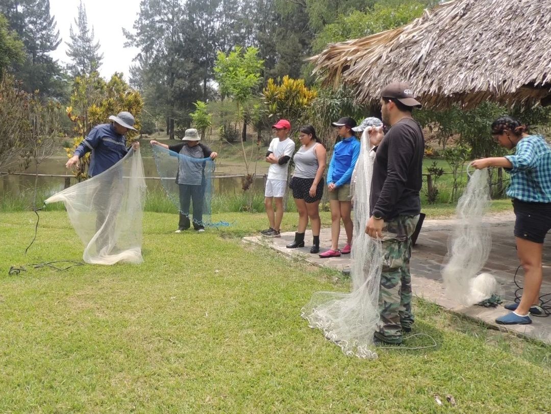 Extraen 668 metros cúbicos de desechos del lago de Amatitlán