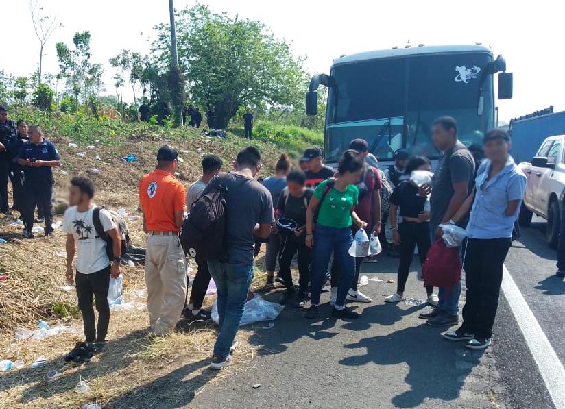 Autoridades hallan a 208 migrantes en una bodega del Estado de México