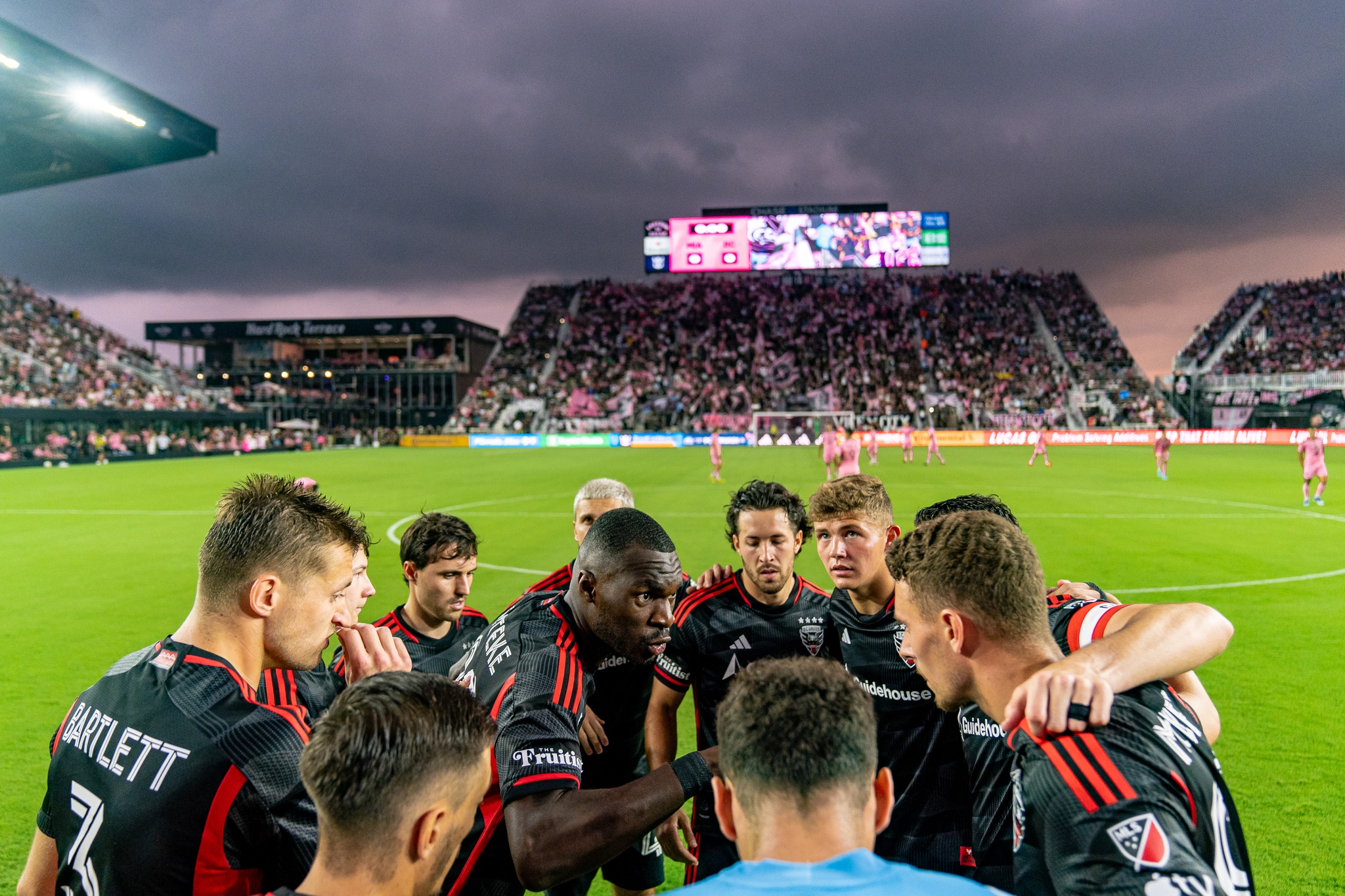 El DC United de Aaron Herrera no puede ante el Inter Miami de Messi