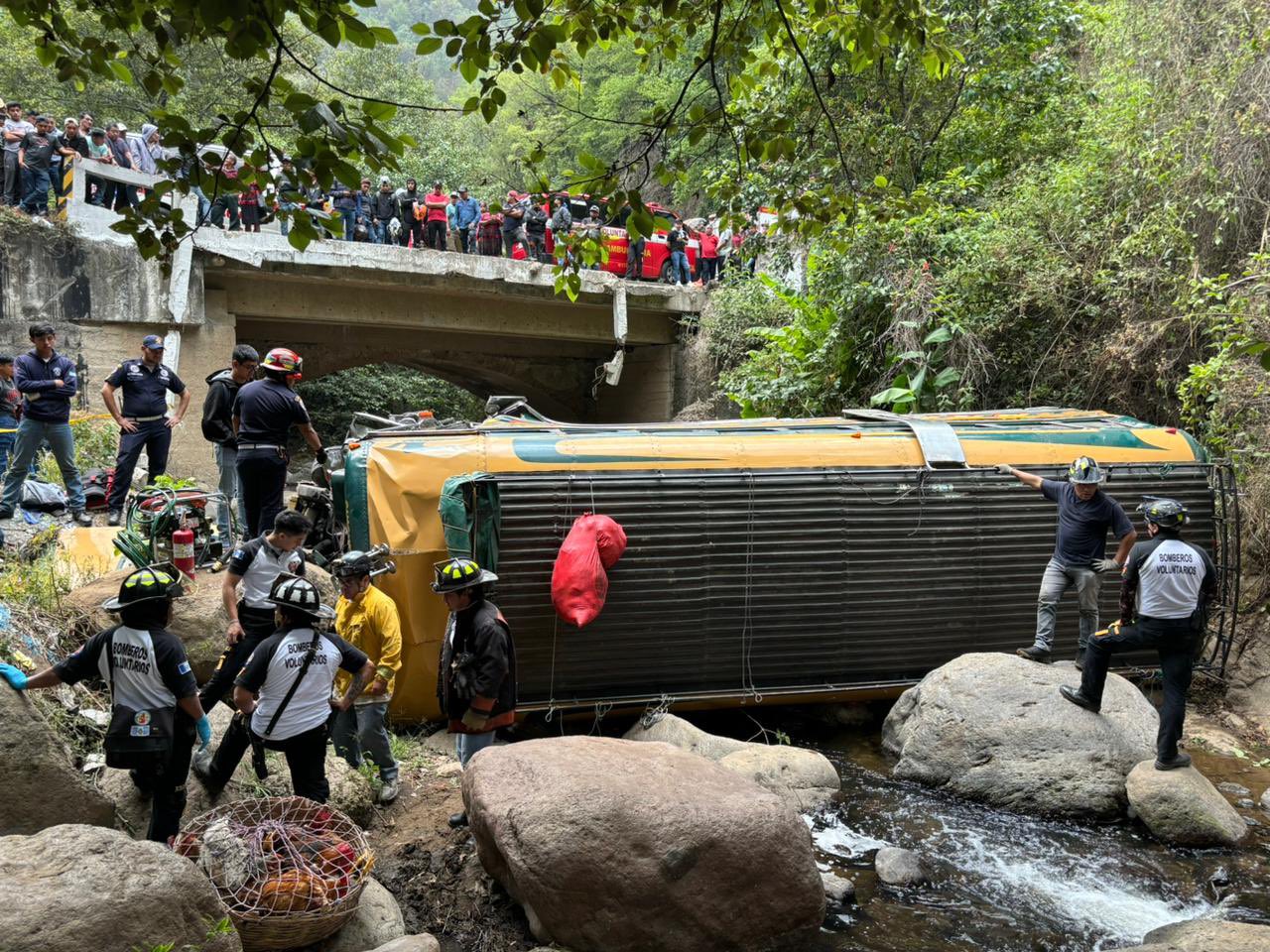 Bus se accidenta en Quiché