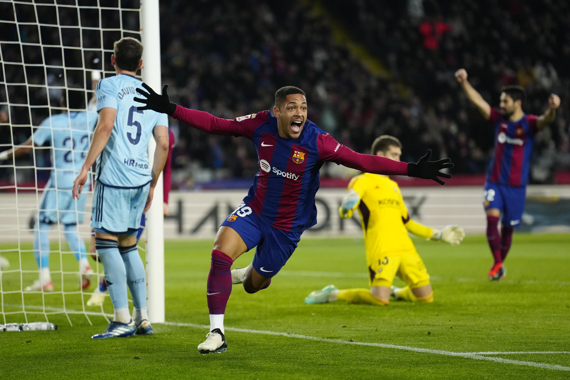 Vitor Roque vive un tenso momento con el FC Barcelona