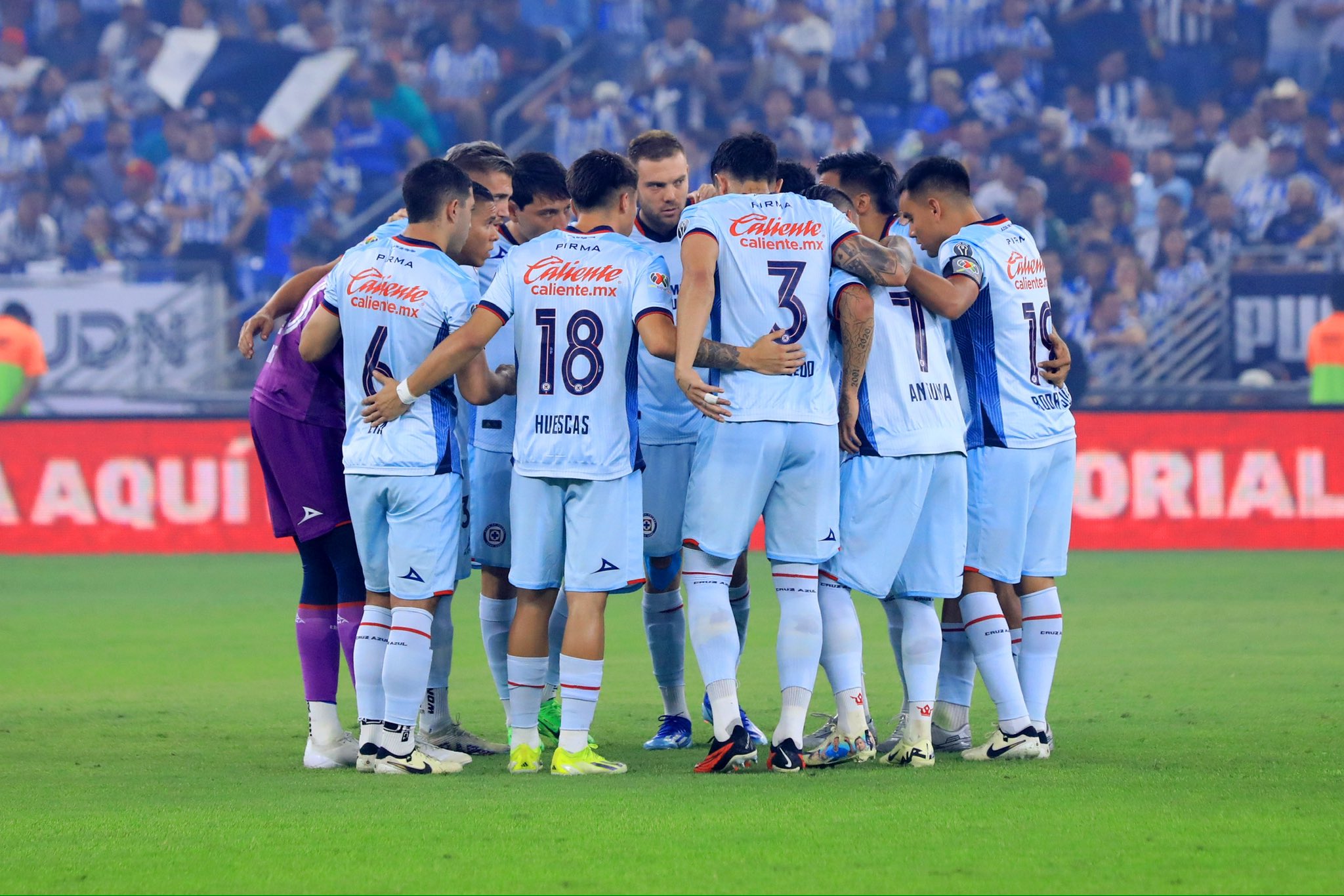 Cruz Azul vence a Monterrey y da un paso a la final