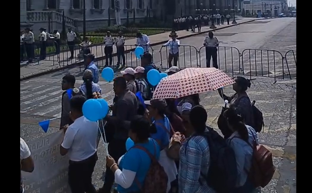 Manifestación de salubristas recorre la Ciudad