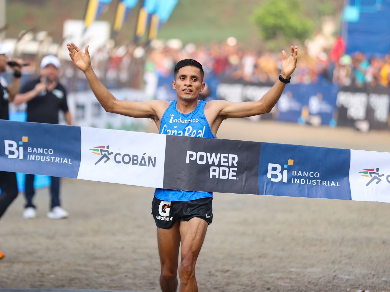 ¡En su propia tierra! Mario Pacay conquista la Media Maratón de Cobán