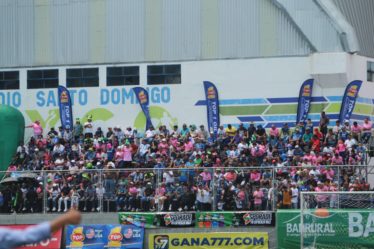 Lleno total en el estadio Santo Domingo para el Mixco vs. Municipal