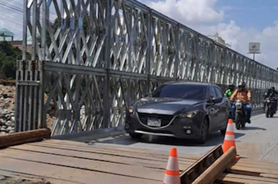 PMT cierra paso sobre puente provisional por caída de motocicletas