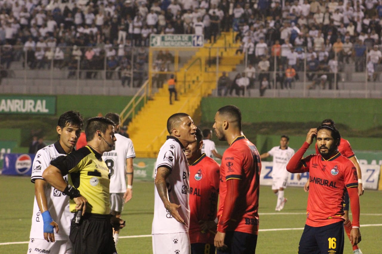 Clásico 329: Ganó el juego brusco, perdió el buen futbol