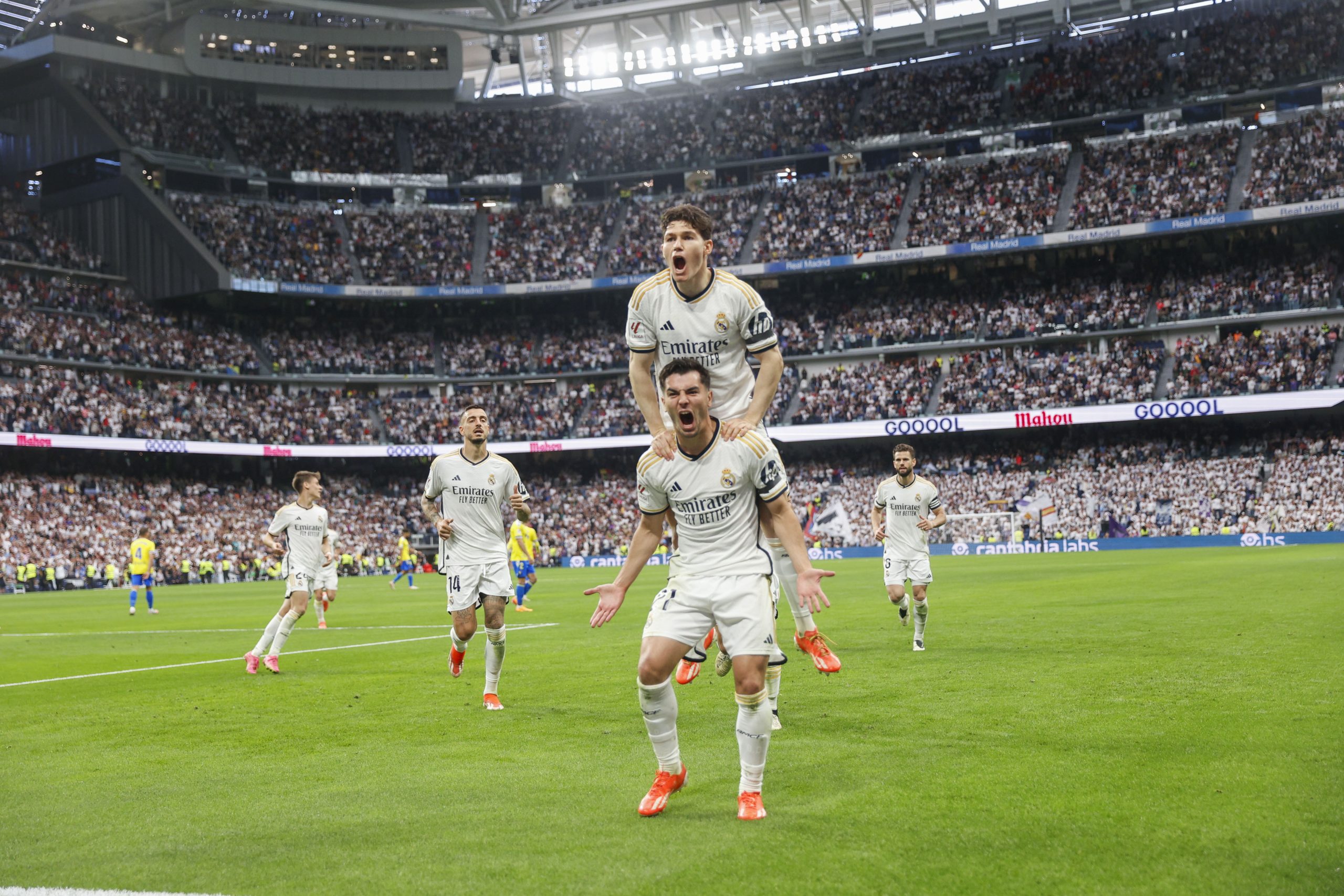 El Real Madrid triunfa y el alirón está cerca