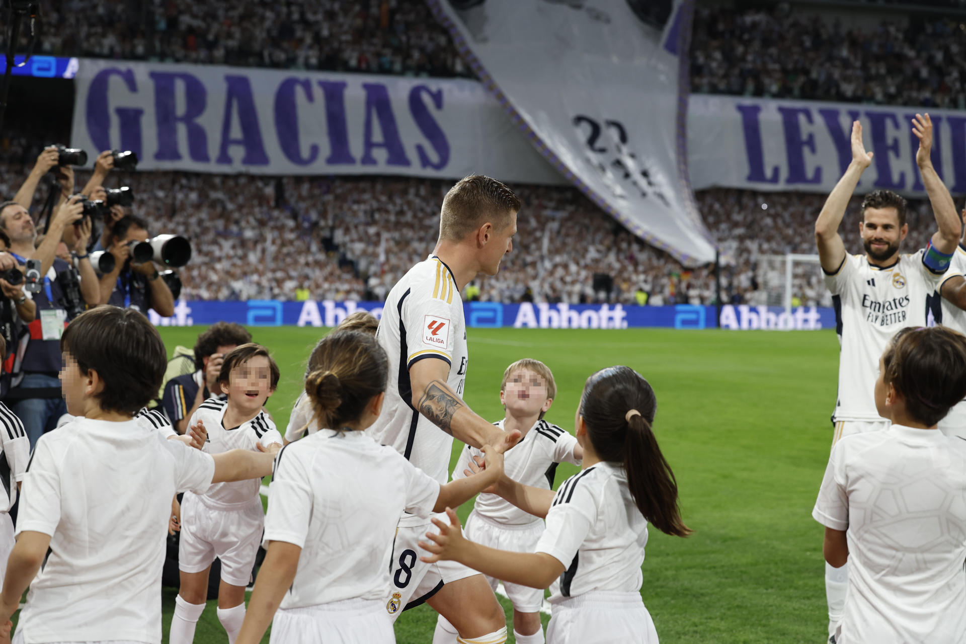 Emotivo homenaje a Toni Kroos en el Santiago Bernabéu