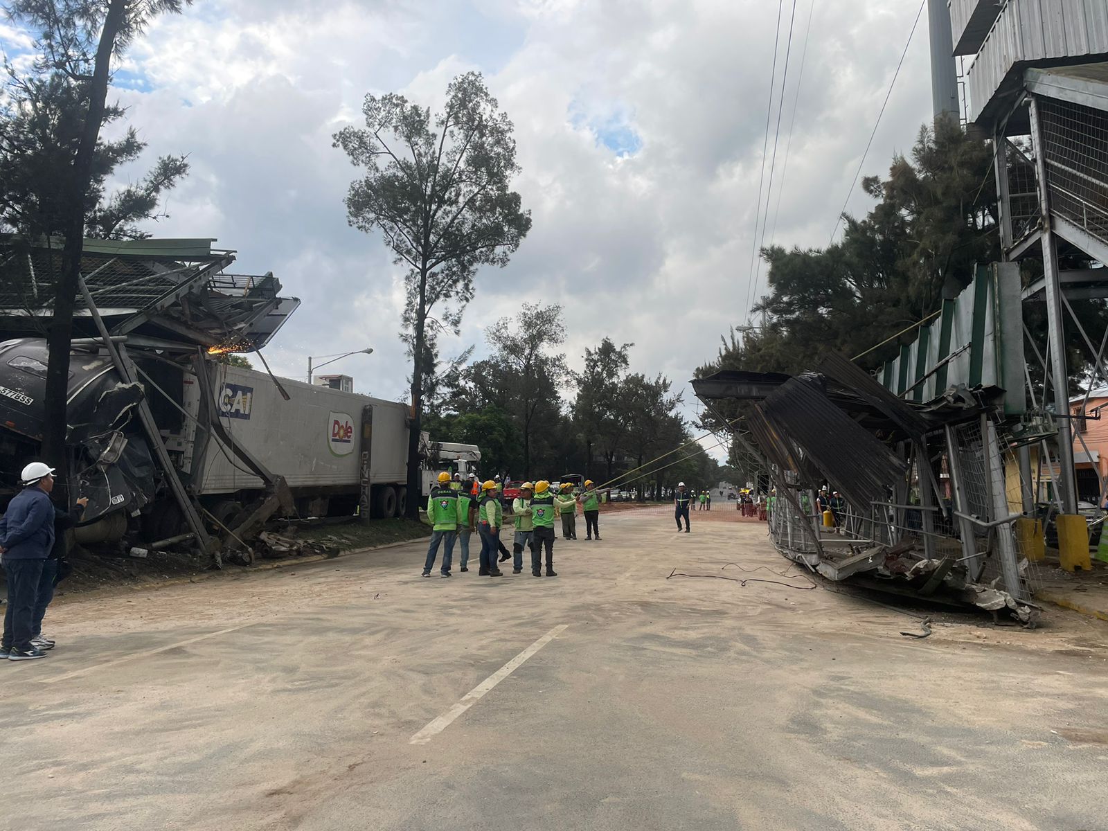 Adiós a la pasarela; la retiran tras accidente del Periférico