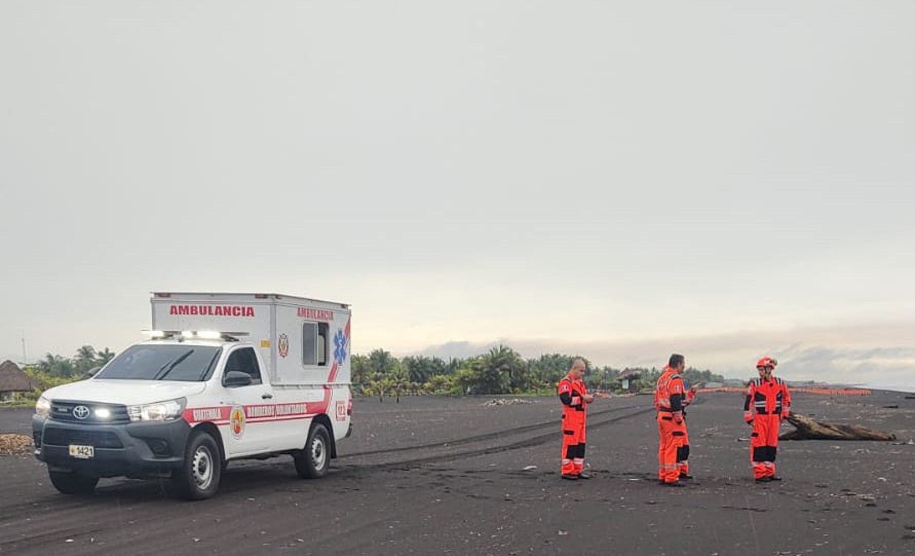 Buscan a tres desaparecidos en la playa del Puerto San José