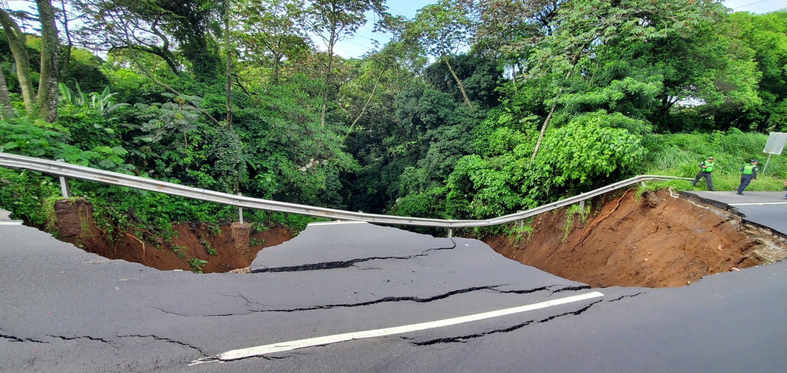 Incidentes en carreteras causan 95 mil afectados en 24 horas